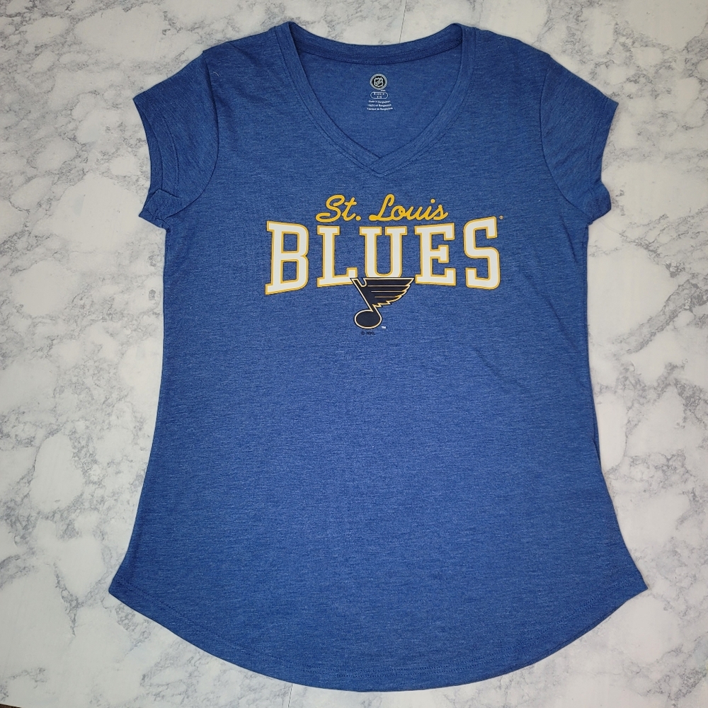 NHL St. Louis Blues Tshirt V-neck Small Hockey Shirt NWOT